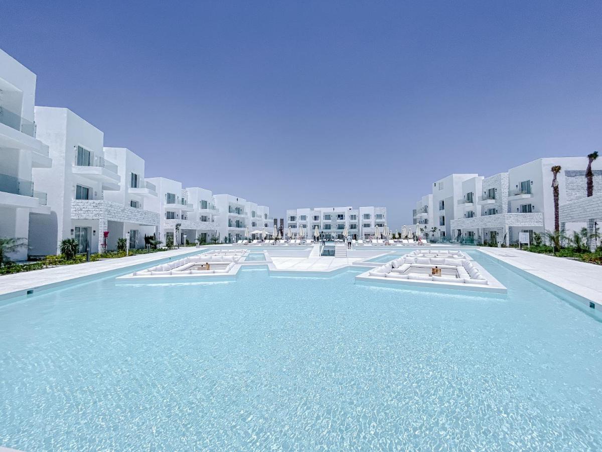 Tanoak Resort Ain Sukhna Exterior foto The resort's main pool