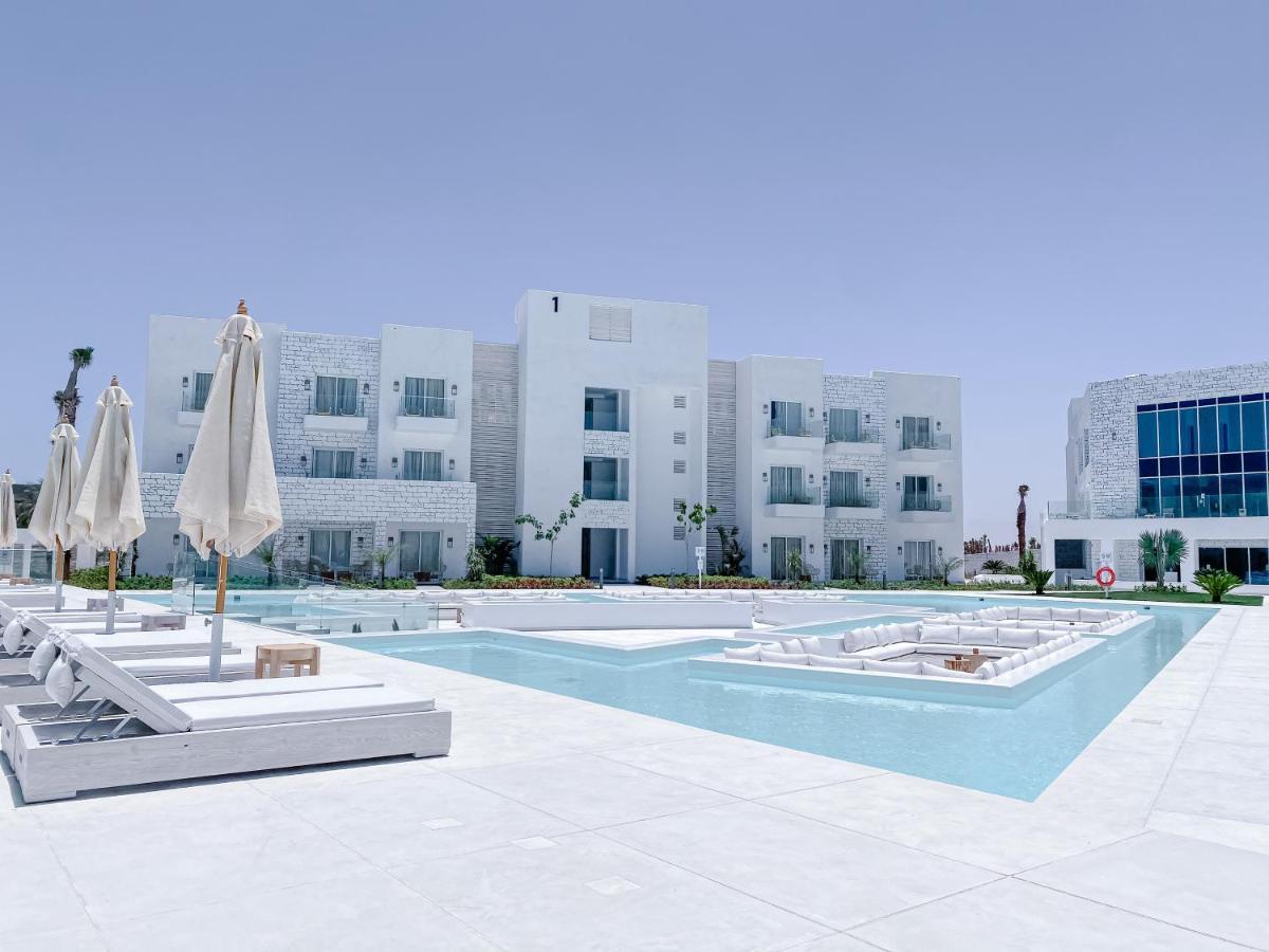 Tanoak Resort Ain Sukhna Exterior foto The hotel's pool