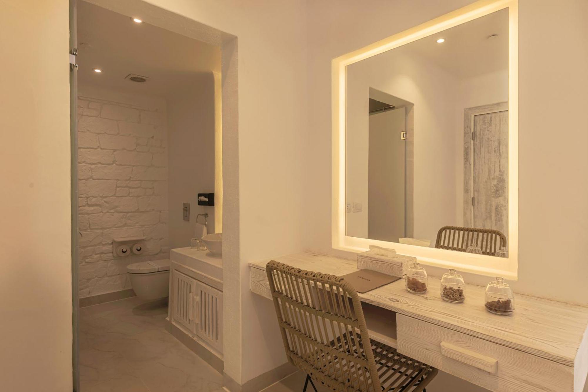 Tanoak Resort Ain Sukhna Habitación foto A dressing room
